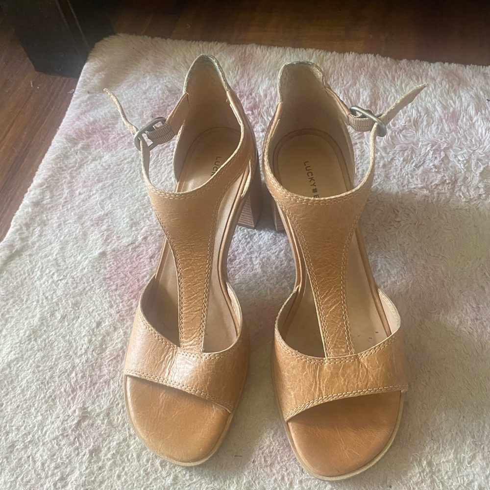 Used tan lucky brand leather sandals